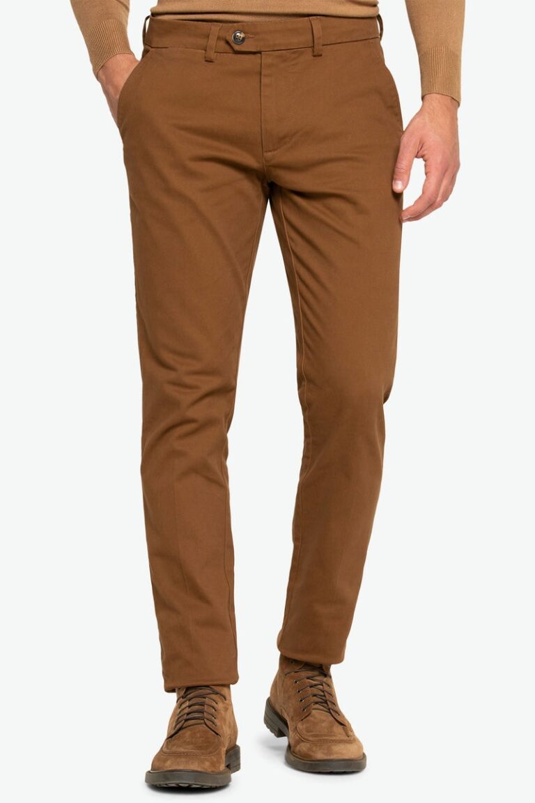 Braon chino pantalone od gabardina
