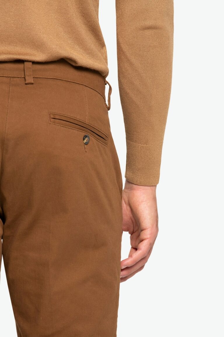 Braon chino pantalone od gabardina