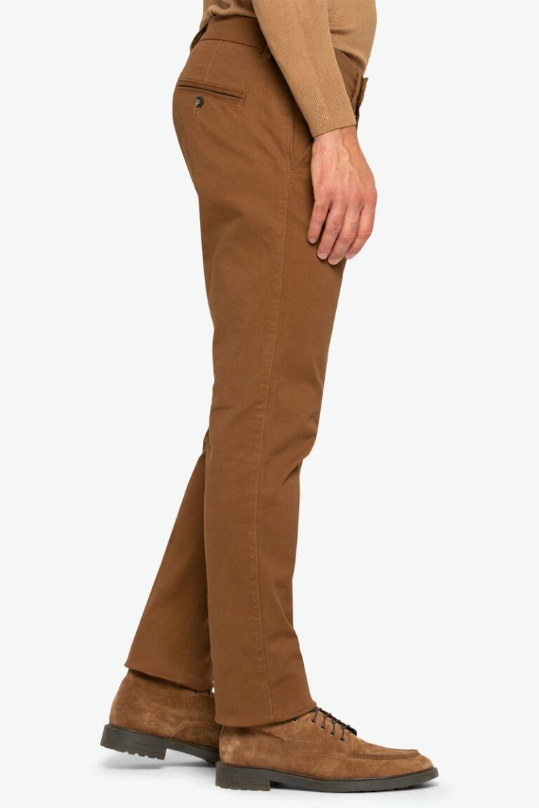 Braon chino pantalone od gabardina