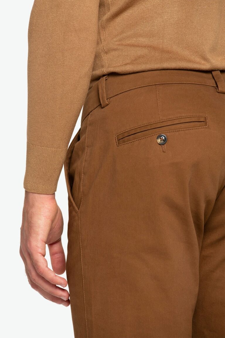 Braon chino pantalone od gabardina
