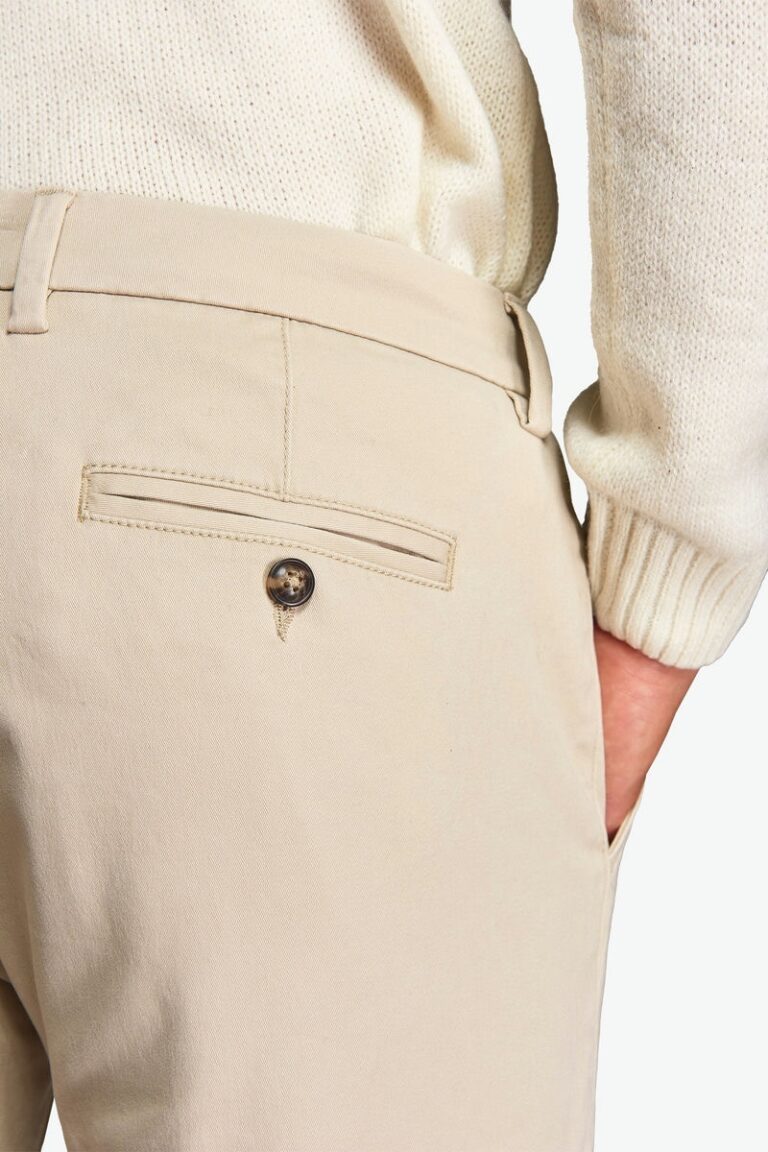 Bež chino pantalone od gabardina