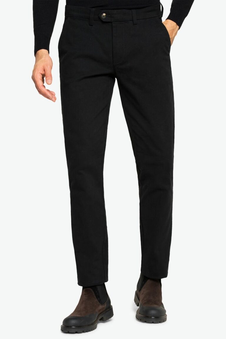 Crne pantalone chino od gabardina