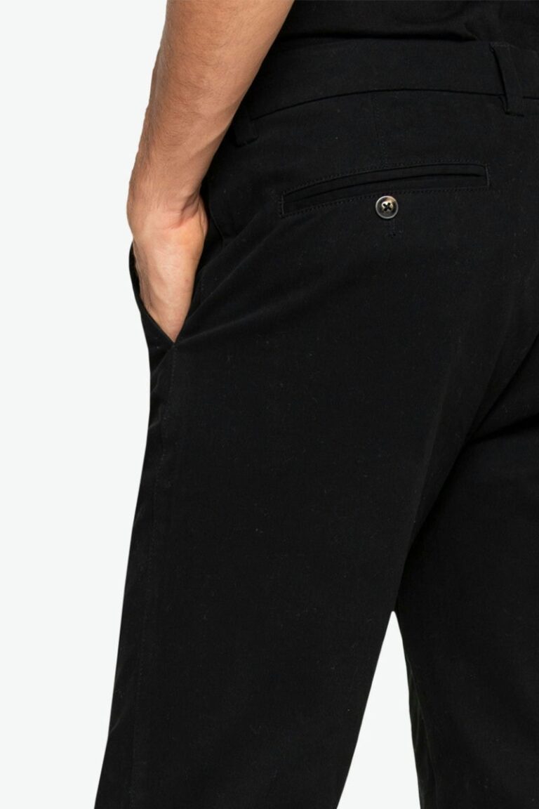 Crne pantalone chino od gabardina