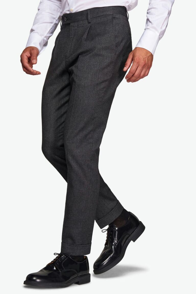 Crne pantalone