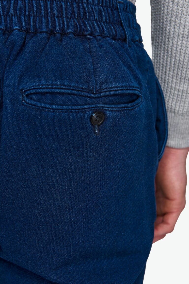 Tamnoplave pantalone