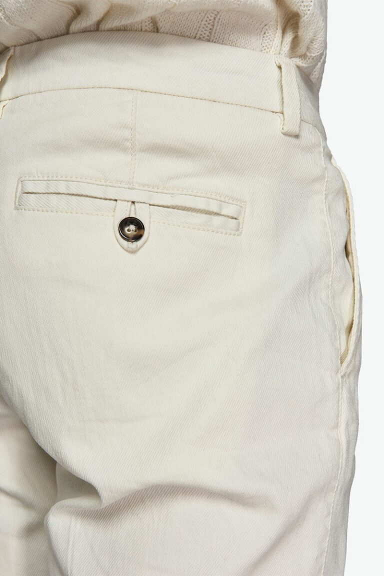 Muške bele pantalone
