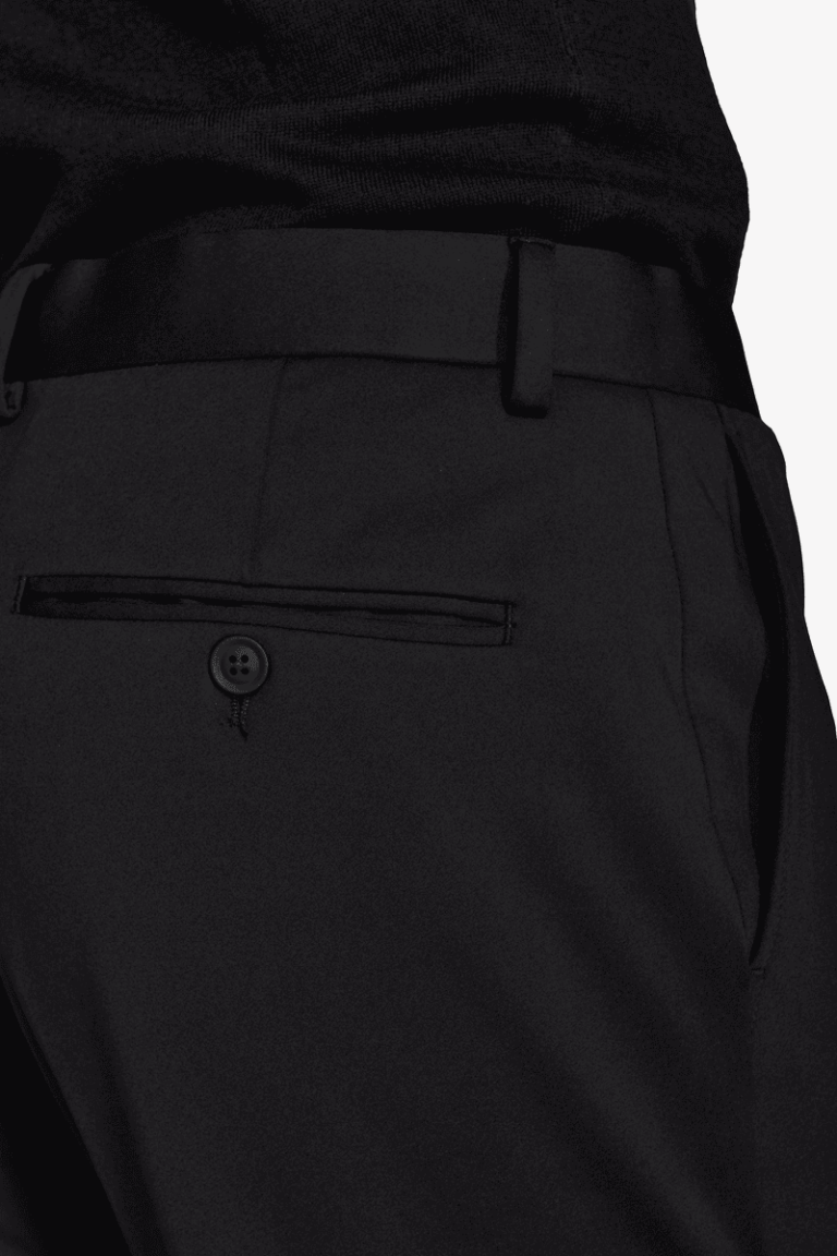 Crne pantalone Relax Tech