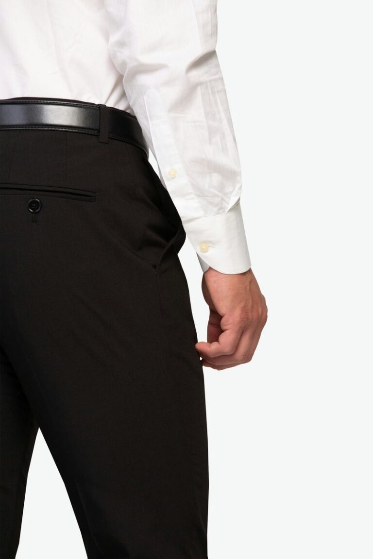 Klasične crne pantalone