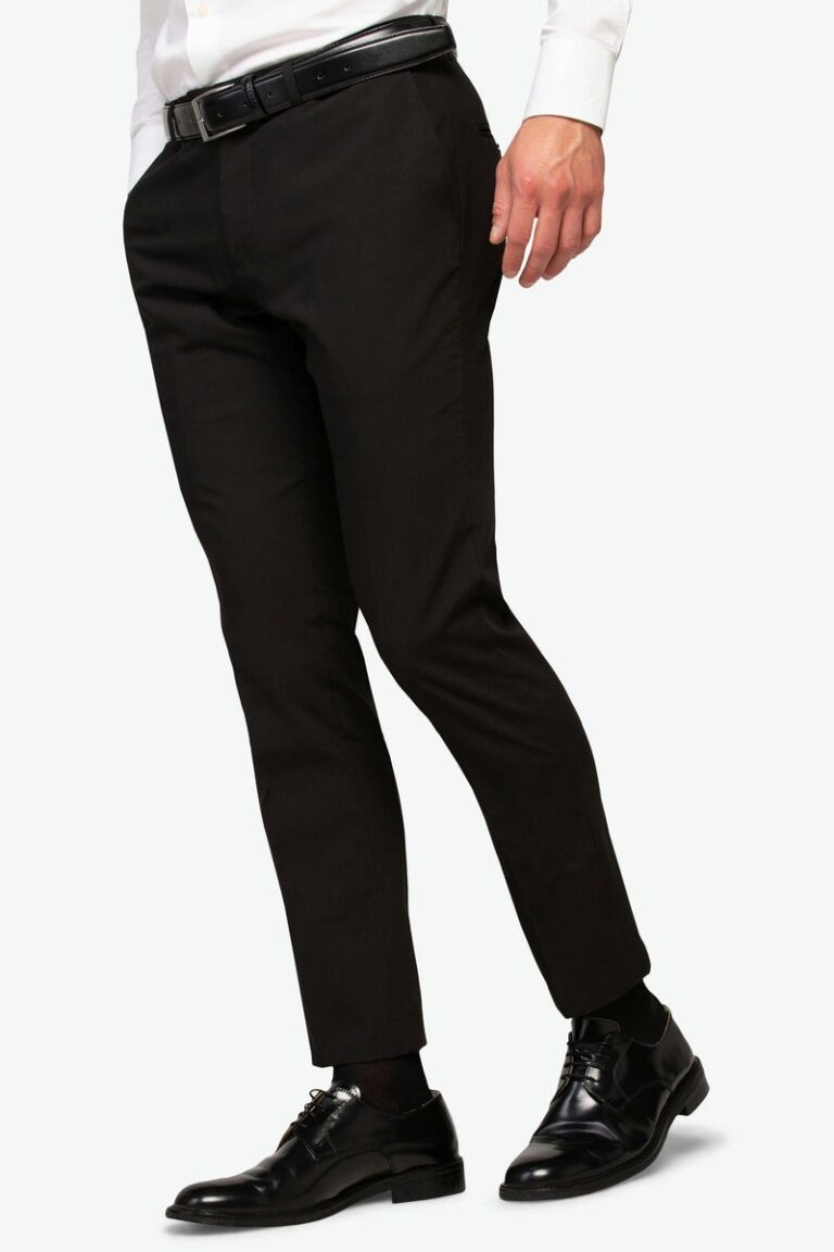 Klasične crne pantalone