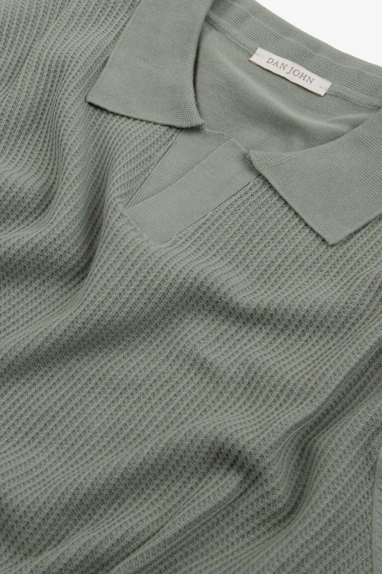 Polo-in-maglia-collo-aperto-armaturata-salvia-3