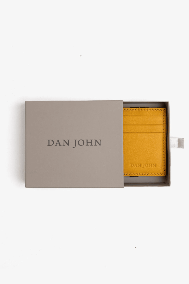 Giallo card holder