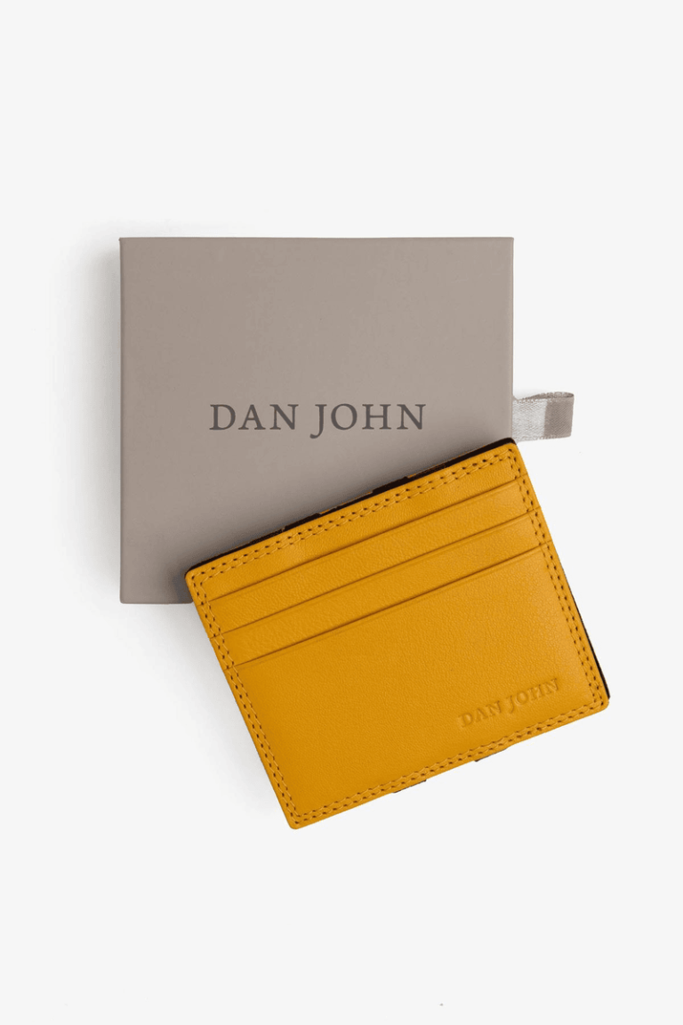 Giallo card holder